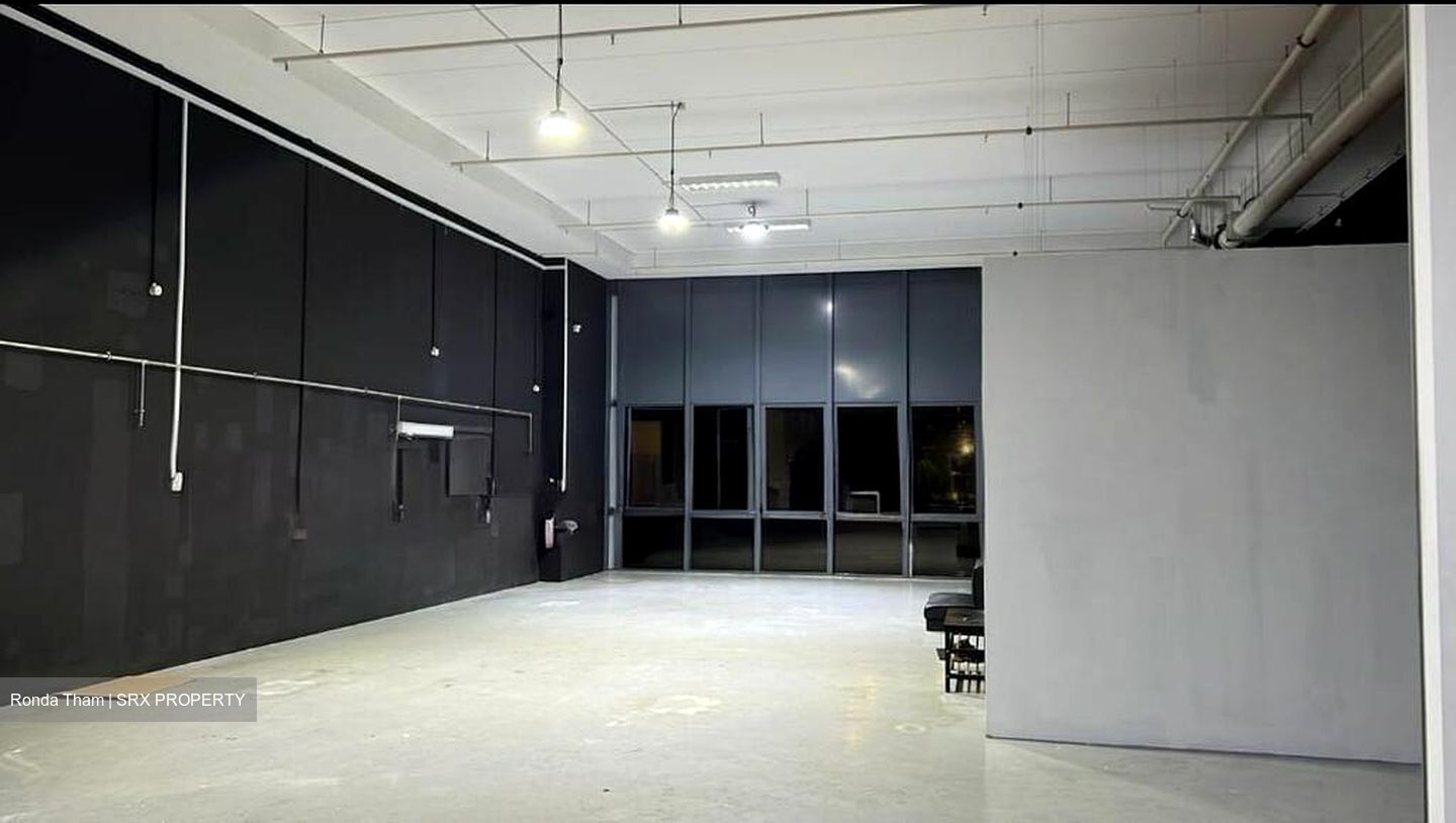 REVV (D22), Factory #496078211